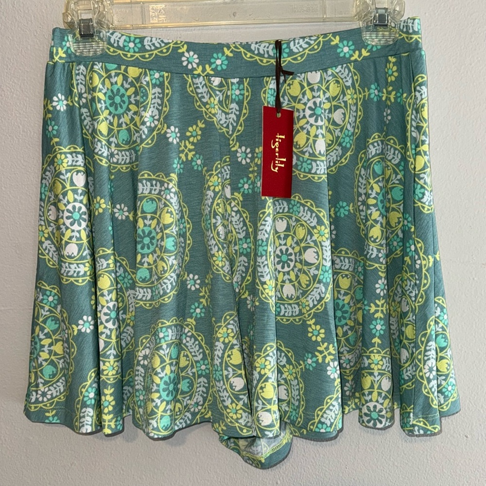Tigerlily Medallion Flora flowy short Size 4